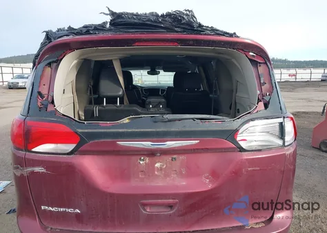 2017 Chrysler Pacifica Touring-L z USA, uszkodzony, nr VIN 2C4RC1BG2HR795679